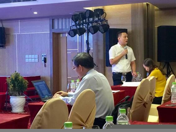 ThS Đỗ Hữu Tuấn, Phó Cục trưởng Cục An toàn thực phẩm chủ trì thảo luận tại Hội nghị tập huấn.