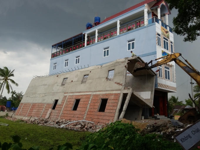 Căn nhà đang trong quá trình thi công bất ngờ đổ sập
