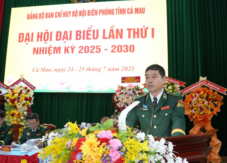 Thiếu tướng Trần Ngọc Hữu - Phó Tư lệnh BĐBP phát biểu tại Đại Hội.