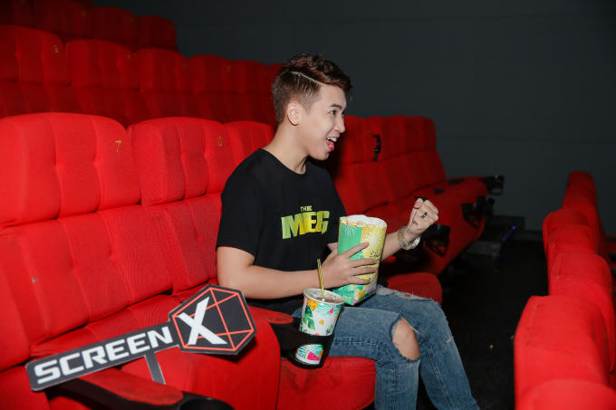 Phê hết nấc với những cảnh khoe múi đẹp hết nấc của anh giai Jason Statham.