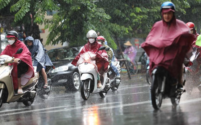Mưa dông xảy ra nhiều nơi trên cả nước.