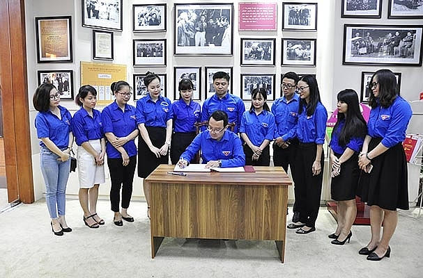 Đoàn viên, thanh niên là lực lượng xung kích, chung tay xây dựng môi trường văn hóa công sở hiện đại, chuyên nghiệp, thân thiện và hiệu quả.