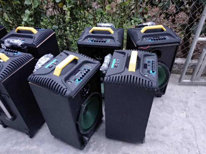 Những chiếc loa thùng mới bị thu giữ, đây là những tang vật quan trọng liên quan đến vụ án.