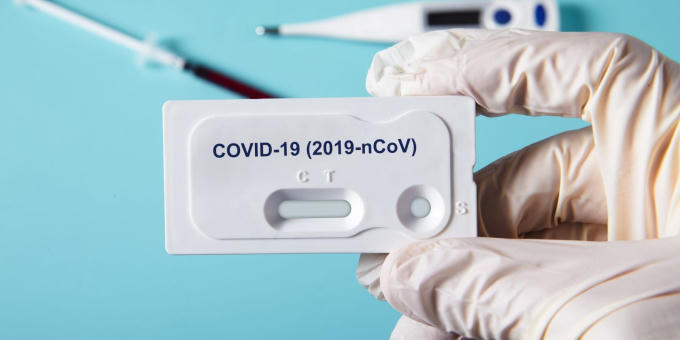 Bộ xét nghiệm nhanh COVID-19 tại nhà.