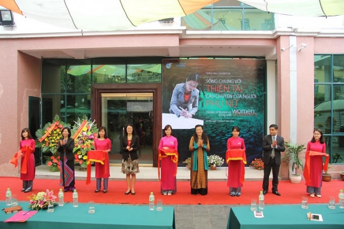 Lễ khai mạc triển lãm bảo tàng phụ nữ.
