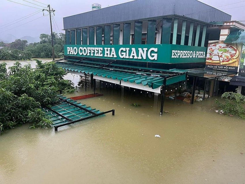 Mưa lũ khiến nhiều nơi trên địa bàn TP Hà Giang ngập trong nước.