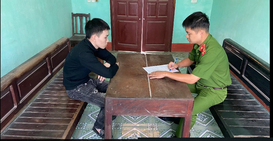 Đối tượng tại cơ quan công an