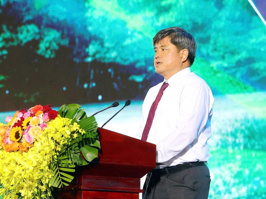 Ông Trần Thanh Nam - Thứ trưởng Bộ Nông nghiệp và Môi trường, đánh giá cao vị thế đặc biệt của Cà Mau vùng đất “đất biết nở, rừng biết đi và biển sinh sôi”(Ảnh: Văn Đức - Phạm Trung).