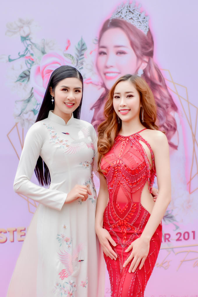 Hoa hậu Ngọc Hân tới chúc mừng Stella Đào trong sự kiện đầu năm
