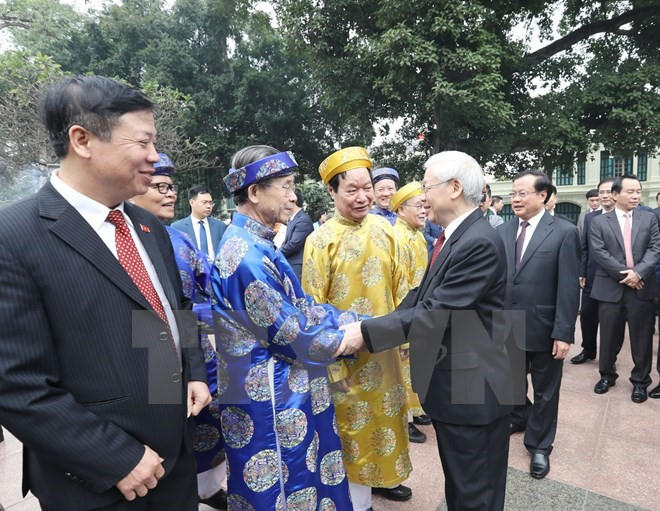 Tổng bí thư Nguyễn Phú Trọng gặp gỡ, chúc Tết người dân Thủ đô.