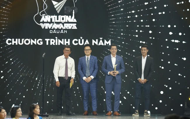 Ê-kip thực hiện chương trình nhận giải thưởng. Ảnh: VTV