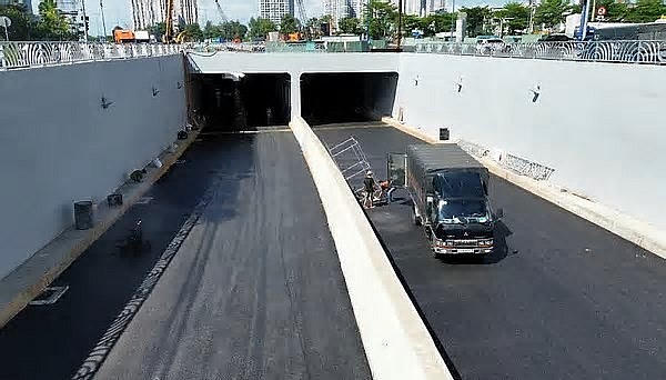 Hầm chui dự án nút giao lớn nhất TP.HCM dời thông xe lần 3 đến cuối tháng 6.