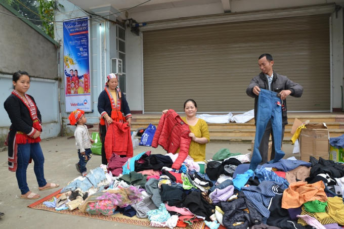 Gian hàng đặc biệt nằm ngay trung tâm huyện Bắc Quang. ( ảnh: Phàn Giào Họ)