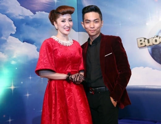 Mối tình "chị - em" giữa Khánh Thi và Phan Hiển từng tốn rất nhiều giấy mực của báo chí. Ảnh: internet.