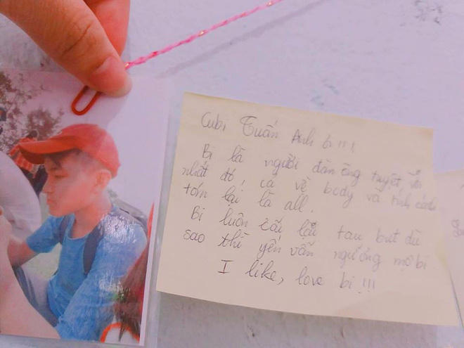 Nghệ An: Tập thể c&aacute;c bạn nữ tổ chức tiệc to&agrave;n m&agrave;u hồng cho hội con trai trong lớp