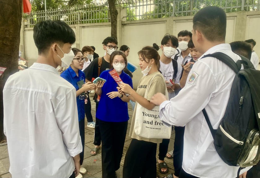 thi-sinh-va-noi-lo-tang-hoc-phi-anh-minh-hoa-pv-4587.