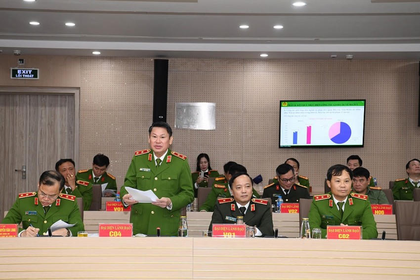Trung tướng Nguyễn Văn Viện, Cục trưởng Cục Cảnh sát điều tra tội phạm về ma túy trình bày báo cáo tại hội nghị.
