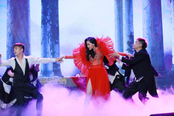 Gi&aacute;m khảo Đ&agrave;m Vĩnh Hưng &ldquo;b&oacute; tay&rdquo; trước th&iacute; sinh đội Vũ H&agrave;