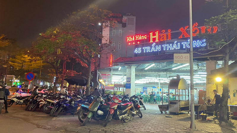 Đông đúc hơn cả vẫn là một số quán bia