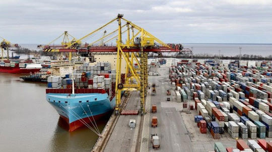 Một tàu container của Maersk Line. Ảnh: SEAGO LINE