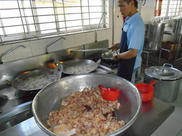 Khi phát hiện thực phẩm bẩn người dân có thể gọi báo đến đường dây nóng của Cục An toàn thực phẩm. Ảnh: minh họa/nguồn: Tiền Phong