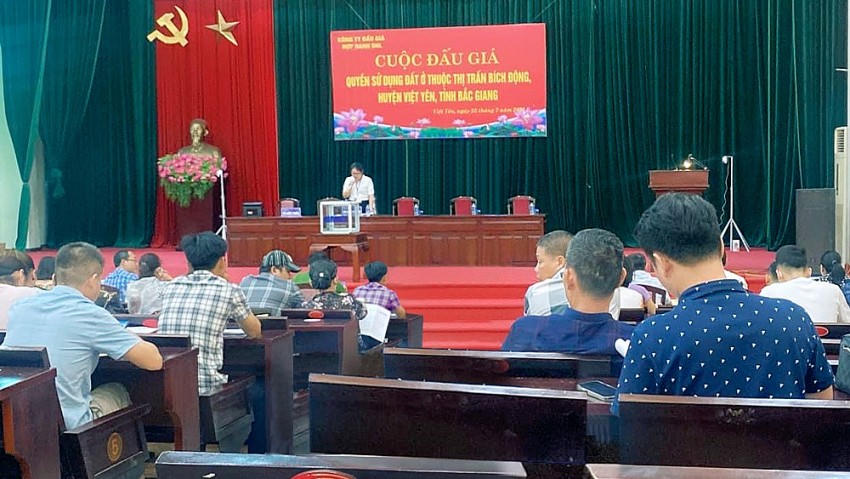 Phiên đấu giá ngày 25/7/2023 tại thị xã Việt Yên đến nay đã bị tạm dừng thu tiền đấu giá tại một số lô đất.