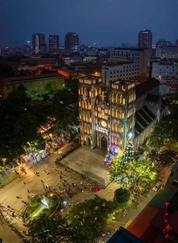 Nhà thờ Lớn Hà Nội nhìn từ trên cao xuống.