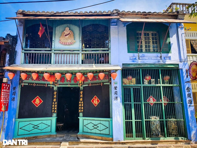 Phố cổ Hội An có hàng nghìn di tích cổ xưa và ngôi nhà của người sưu tầm đồ cổ có tiếng ở phố cũng là nơi hấp dẫn du khách dừng chân.