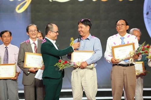 Trao giải thưởng Sáng tác cùng Bolero.