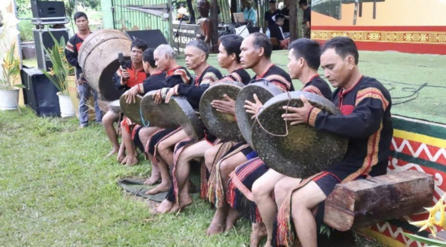 Hơn 800 nghệ nhân tham dự Liên hoan văn hóa cống chiêng tỉnh Đắk Lắk năm 2025. Ảnh: Công Lý