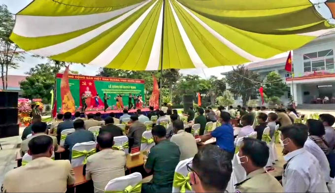Quang cảnh buổi lễ Công bố Quyết định thành lập Đồn Biên phòng cửa khẩu quốc tế Tân Nam.