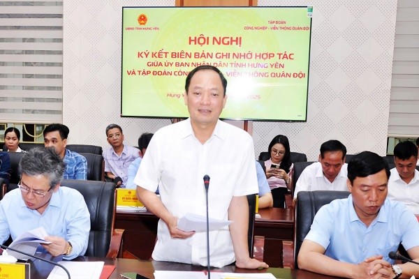 Ông Trần Quốc Văn, Chủ tịch UBND tỉnh Hưng Yên phát biểu tại hội nghị.