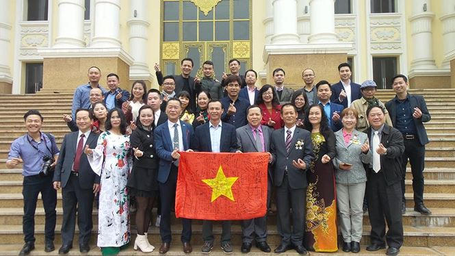 Ông Lý Thừa Vĩnh ( thứ 5 từ trái sang) tại Hà Nội ngày 27/1/2019. Ảnh: Hiệu Minh.