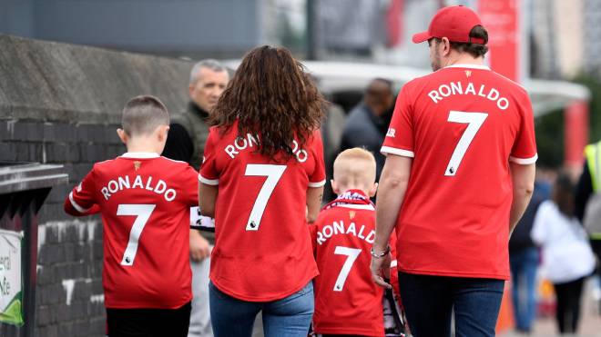 Trực tiếp bóng đá MU - Newcastle: Fan Ronaldo "nhuộm đỏ" Old Trafford (Vòng 4 Ngoại hạng Anh) - 10