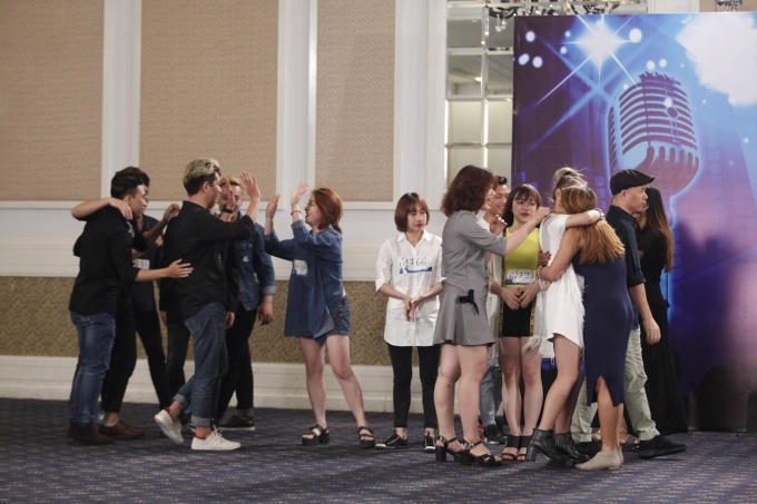 Top 16 vui mừng vì được lọt vào trong.