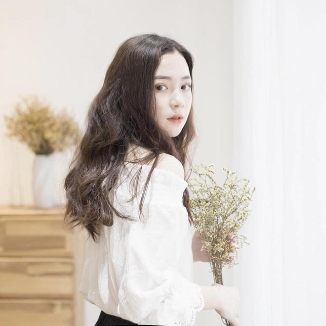 Vẻ ngoài trong sáng đầy cuốn hút của Phi Linh