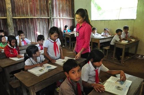Hỗ trợ học sinh đồng bào dân tộc thiểu số và miền núi