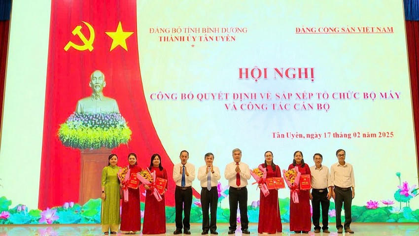 TP. Tân Uyên thực hiện quyết định về công tác cán bộ và sắp xếp tổ chức bộ máy.