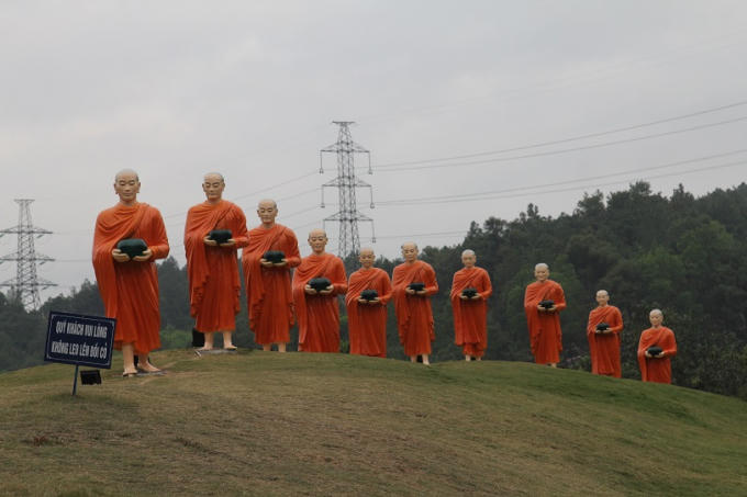 Những hình ảnh ấn tượng tại tuyến đường dẫn lên ngôi chùa "đẹp nhất Quảng Ninh".