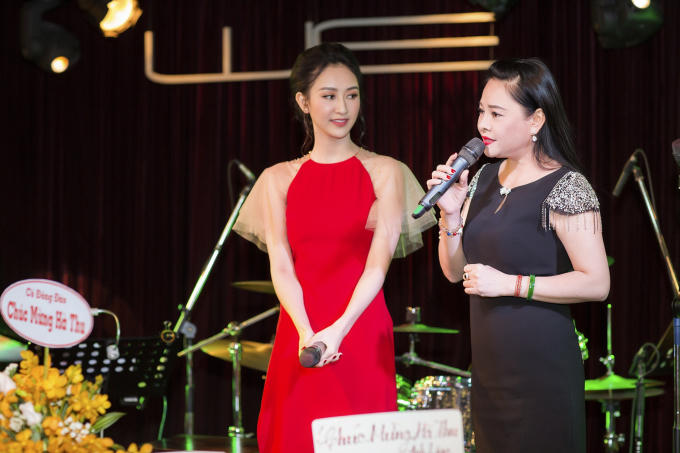 Nữ ca sĩ Đông Đào – “người thầy” đã hỗ trợ Hà Thu rất nhiều trong quá trình cô tham gia Tình Bolero 2017 chia sẻ trong buổi ra mắt album Nàng Xuân.