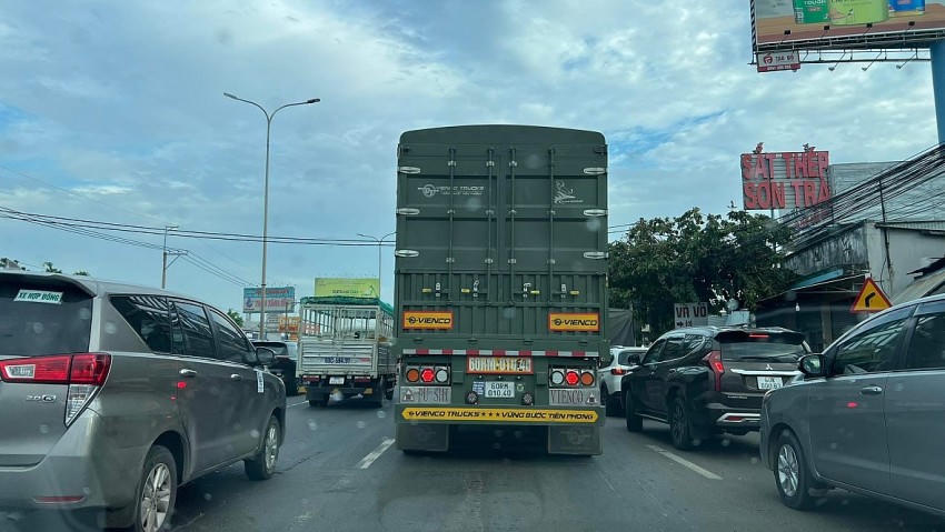 Hiện nay liên tục xảy ra kẹt xe.