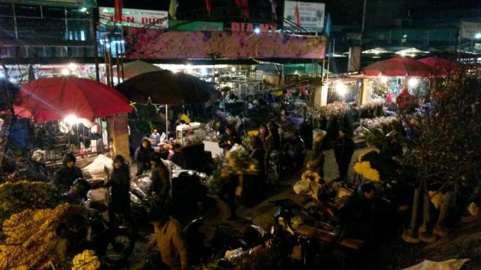 Khi thành phố ngủ, cũng là khi nơi này đang diễn ra những hoạt động mua bán tấp nập.