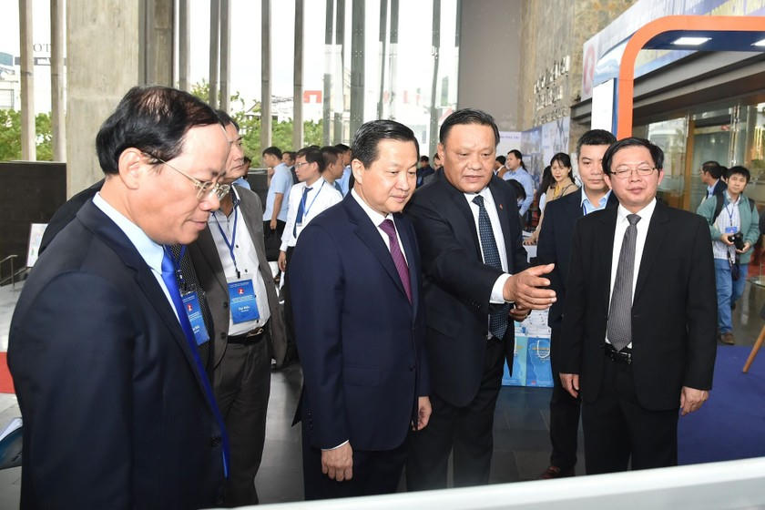 pho-thu-tuong-le-minh-khai-cung-cac-dai-bieu-tham-quan-khu-trung-bay-quy-hoach-anh-vgp-4406-9782