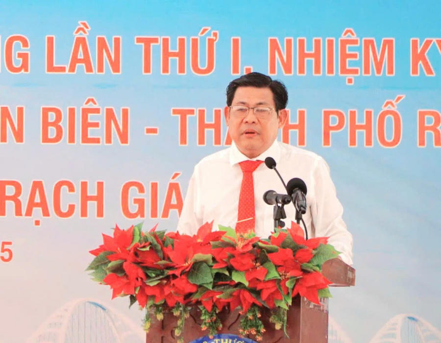 Phó Chủ tịch UBND tỉnh An Giang Ngô Công Thức phát biểu tại lễ khởi công (Ảnh: Khánh Thùy).