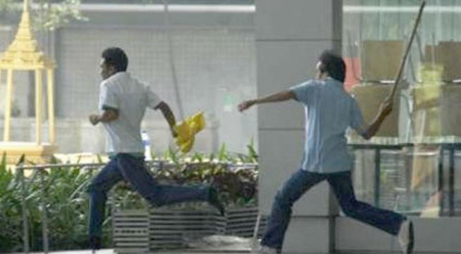 Bị đánh gãy tay vì đi hỏi tội ông hàng xóm. Ảnh minh họa.