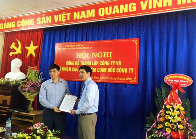 Lãnh đạo tỉnh Bắc Kạn trao quyết định bổ nhiệm Giám đốc Công ty.