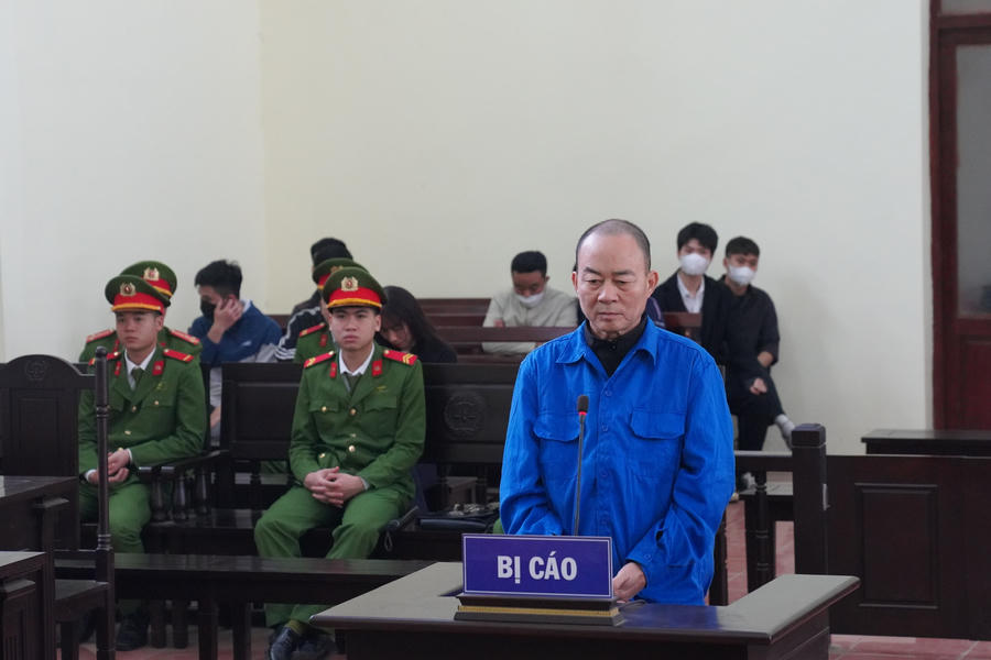 Bị cáo Đỗ Đình Tám (SN 1957, trú tại xóm Máy 2, xã Hòa Bình, thành phố Hòa Bình) bị tuyên phạt 12 tháng tù giam về tội “chống người thi hành công vụ”. Ảnh: CACC.