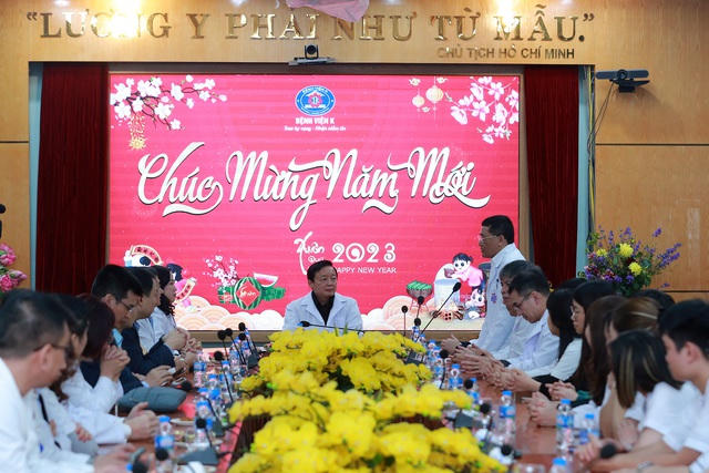 Phó Thủ tướng đề nghị lãnh đạo ngành y tế nắm bắt sâu sát thực tiễn, kịp thời tháo gỡ những khó khăn, vướng mắc của các cơ sở y tế; quan tâm hơn nữa đến đội ngũ y bác sĩ - Ảnh: VGP/Minh Khôi