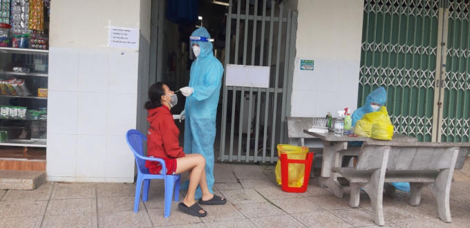 Nhà trọ anh Nguyễn Đình Hiếu tổ chức test covid cho công nhân ở trọ