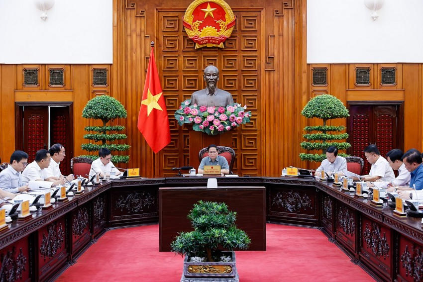 Thủ tướng chỉ đạo trong ngày hôm nay (19/10) phải ban hành Nghị định về cơ chế, chính sách khuyến khích phát triển điện mặt trời mái nhà. Ảnh: VGP.
